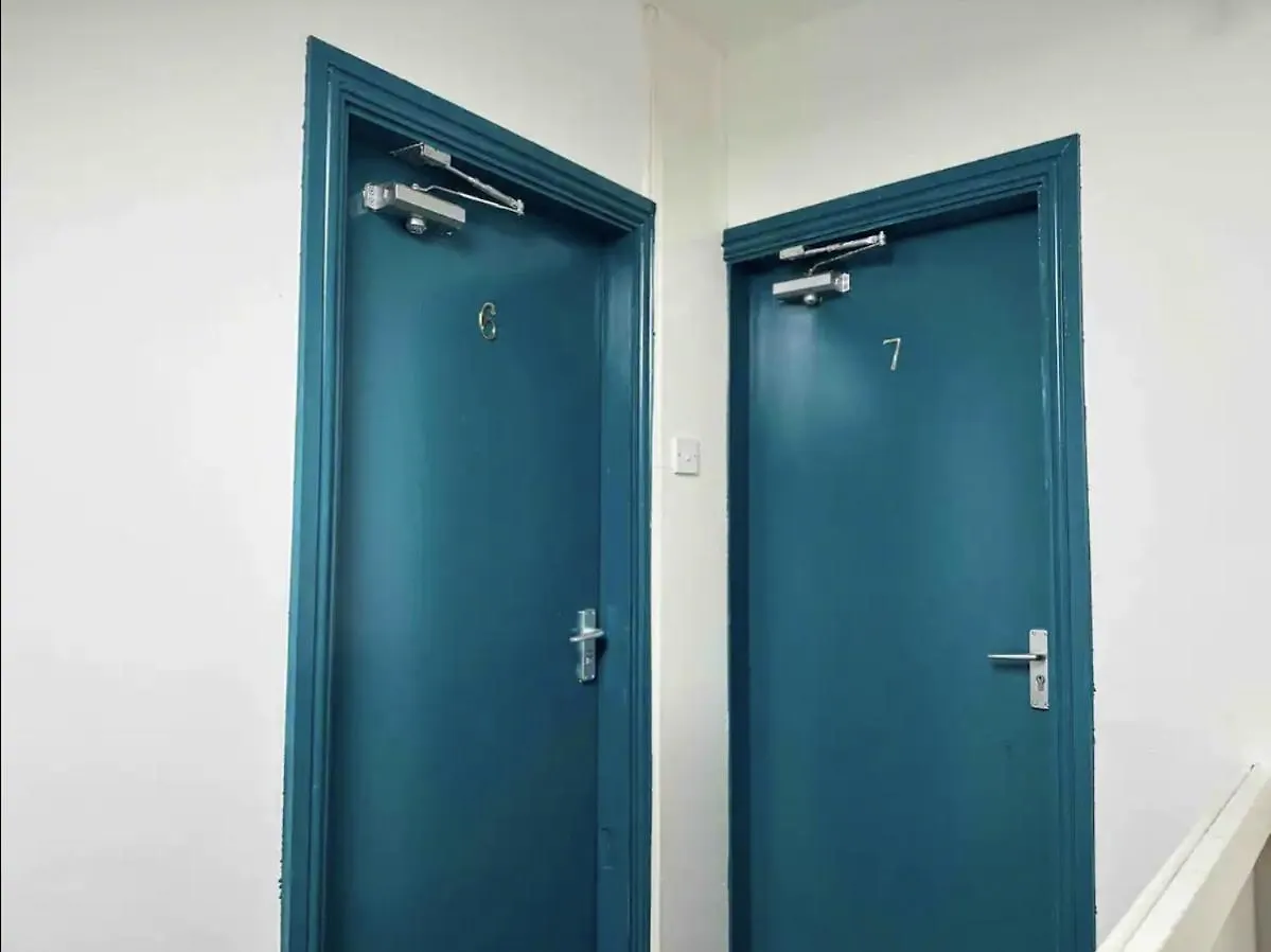 Kwatera prywatna Comfortable Room In Shared Sheffield Detached House - Room 2
