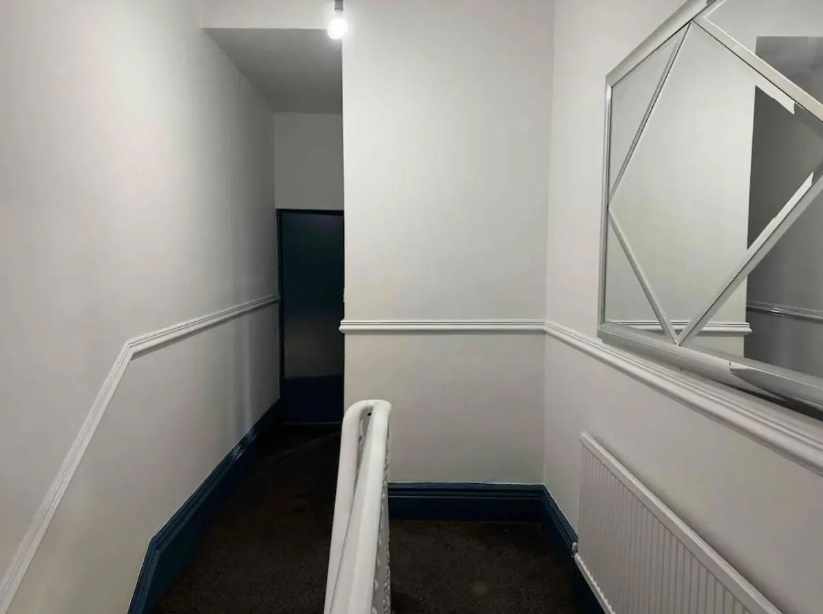 Comfortable Room In Shared Sheffield Detached House - Room 2 Wielka Brytania
