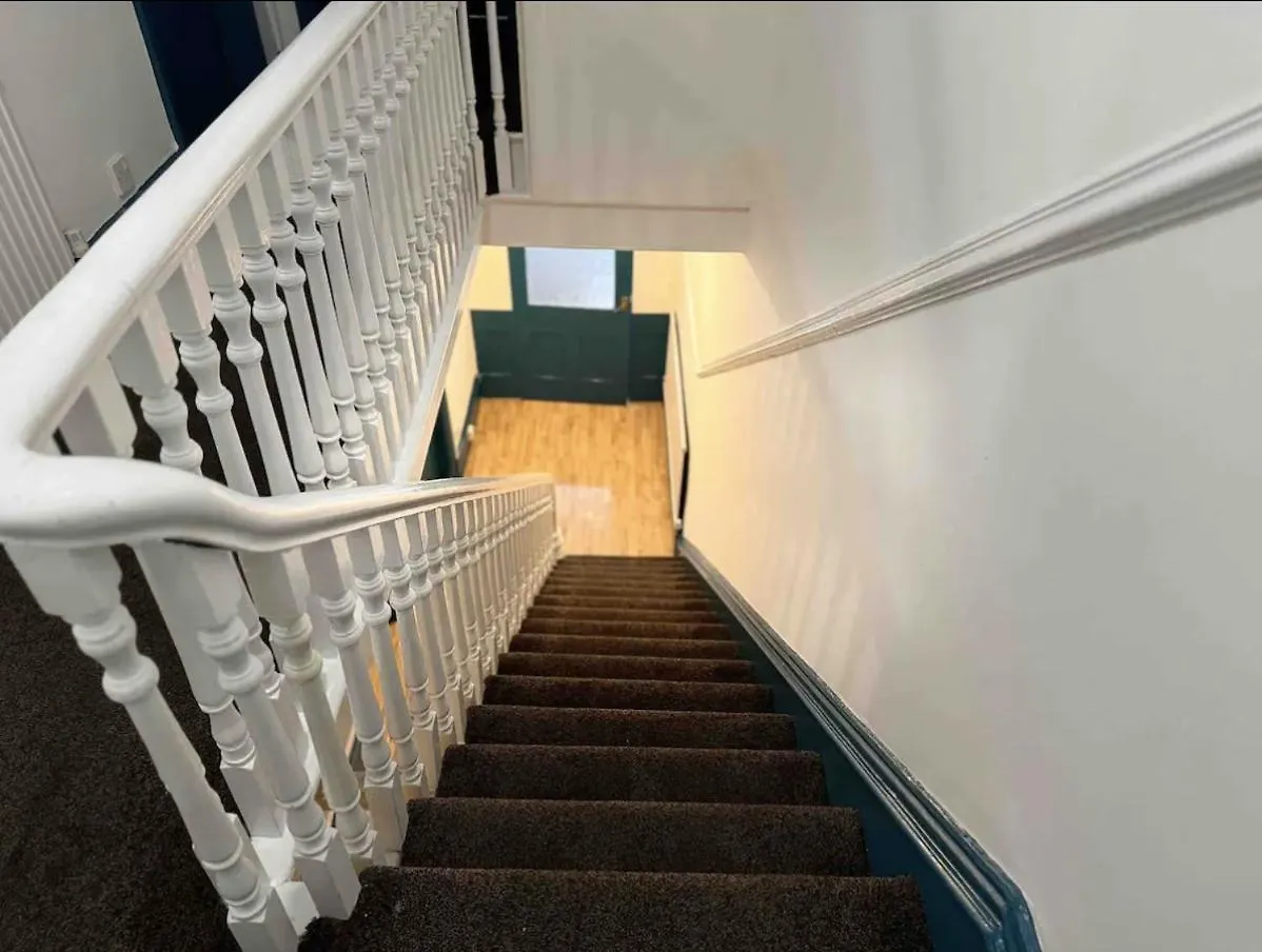 Comfortable Room In Shared Sheffield Detached House - Room 2 0*,  Wielka Brytania